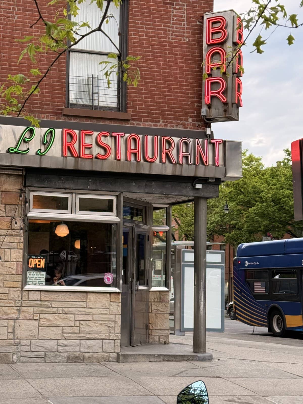 The Long Island Bar Brooklyn Review: A Cobble Hill Landmark Worth Visiting?