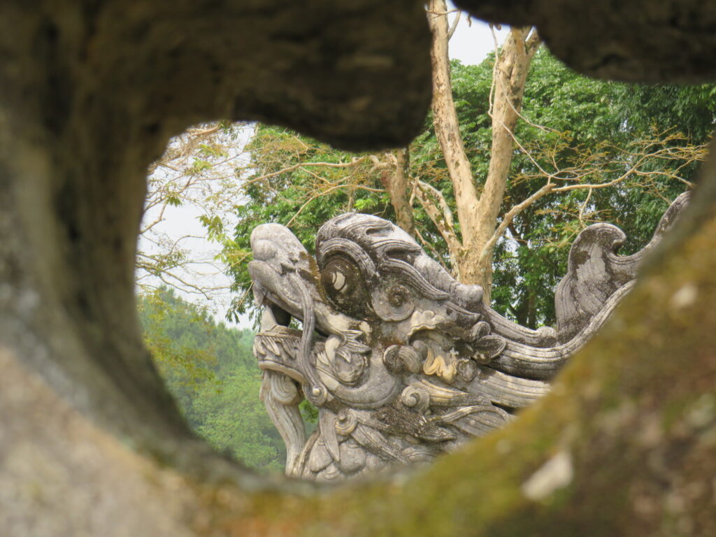 rồng đá ở lăng Gia Long