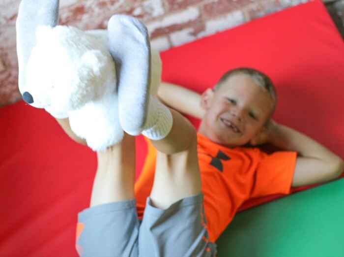The Inspired Treehouse - We love diving headfirst into movement activities for kids that use the whole body! Check out this fun way to play with your feet!
