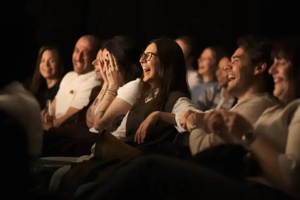 Row of guests laughing at Jungle Jar