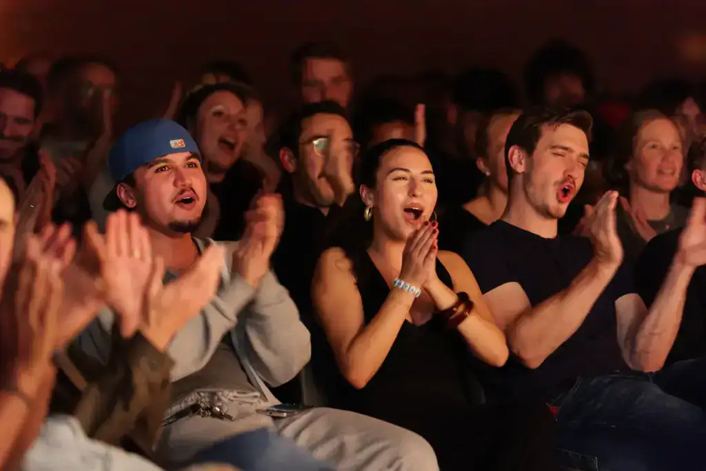 Audience cheering at Scriptless improv comedy