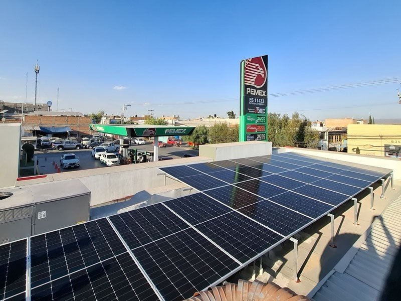 Instalación de 22 Paneles solares en Gasolinera