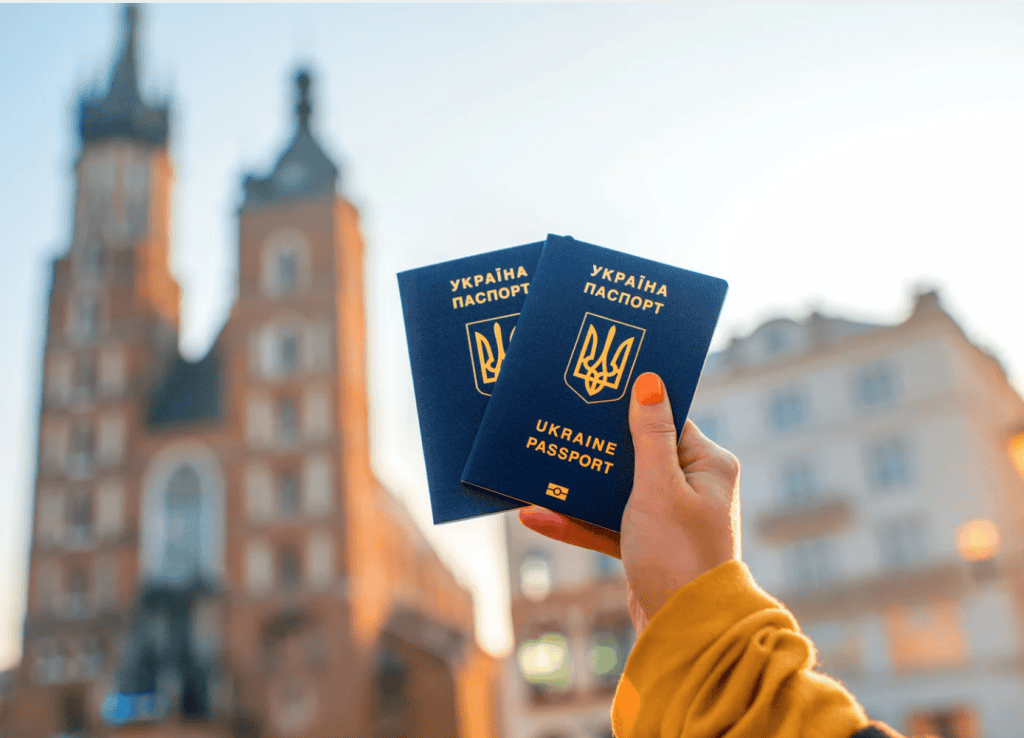 Порівняйте свої дані вказані в старому та новому закордонному паспорті
