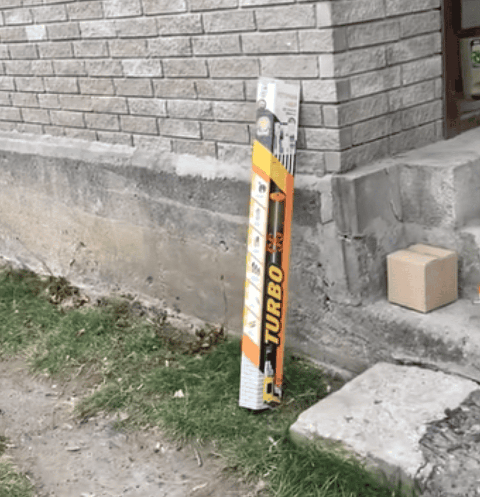 На фото спеціальна насадка на дрель зі щіткою для очищення димоходу