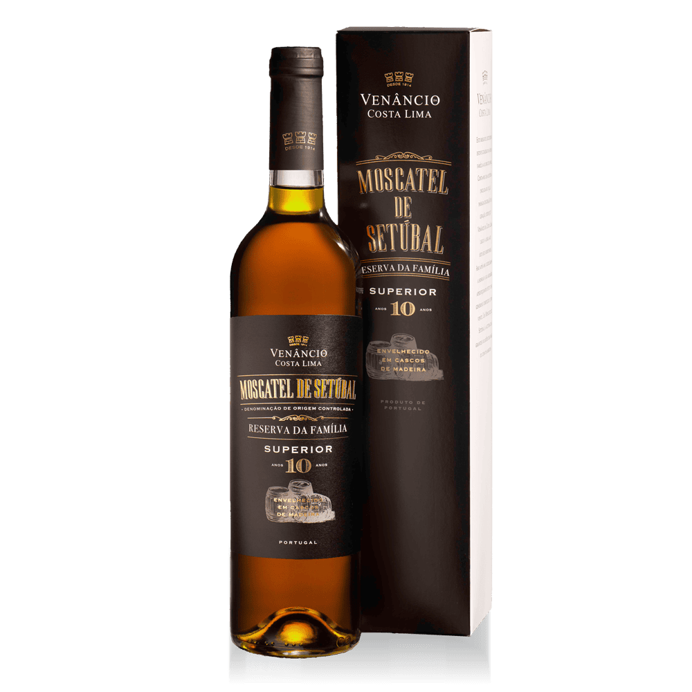 M '.$-moscatel de Setúbal envelhecido em cascos de madeira, produzido pela Venâncio da Costa Lima, destaque na reserva da família com 10 anos de envelhecimento, disponível em embalagem elegante.