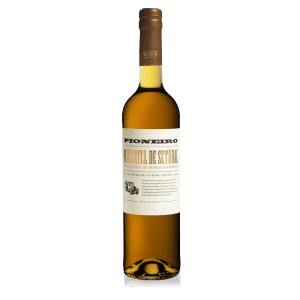 Moscatel de Setúbal branco de vinho Pioneiro, produzido em Portugal com tradição desde 1914, ideal para sobremesas e momentos especiais.