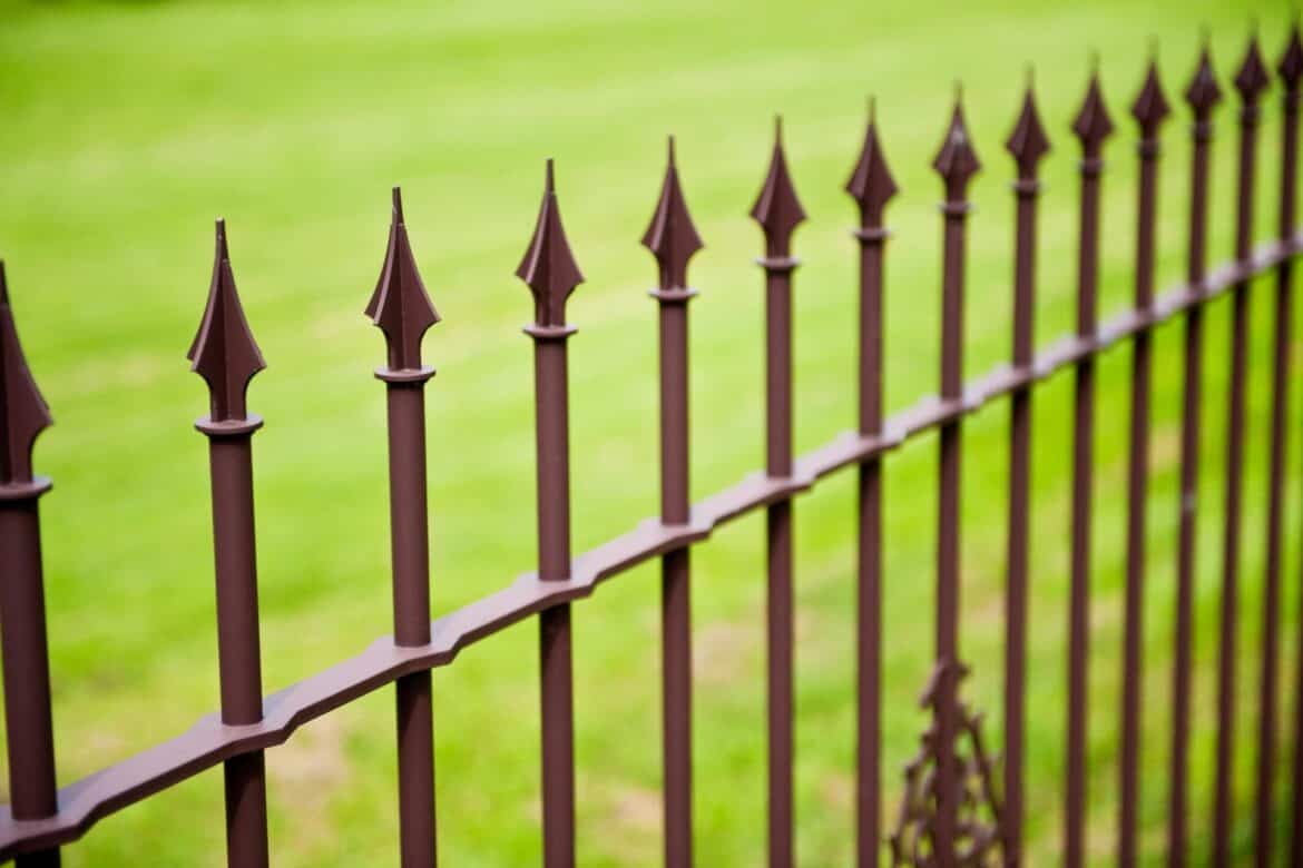 Barrier fence