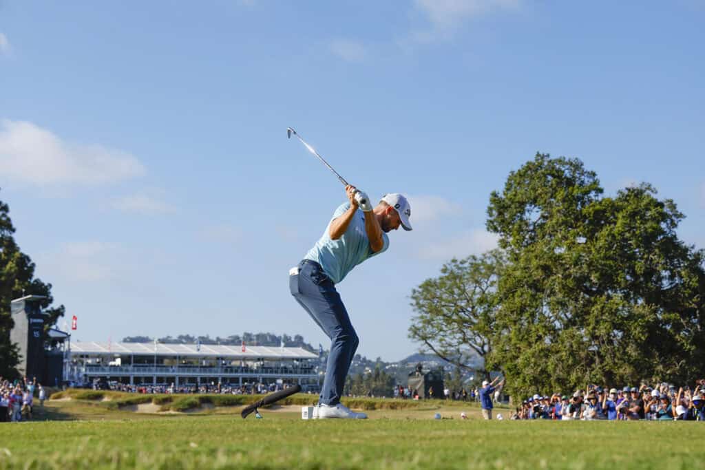 Wyndham Clark plays his shot on the 18th hole during the final round of the 2023 U.S. Open at The Los Angeles Country Club in Los Angeles, Calif. on Sunday, June 18, 2023. (Jeff Haynes/USGA)