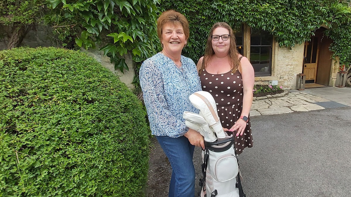 Jane Carter handing over Wilson Aurora Clubs