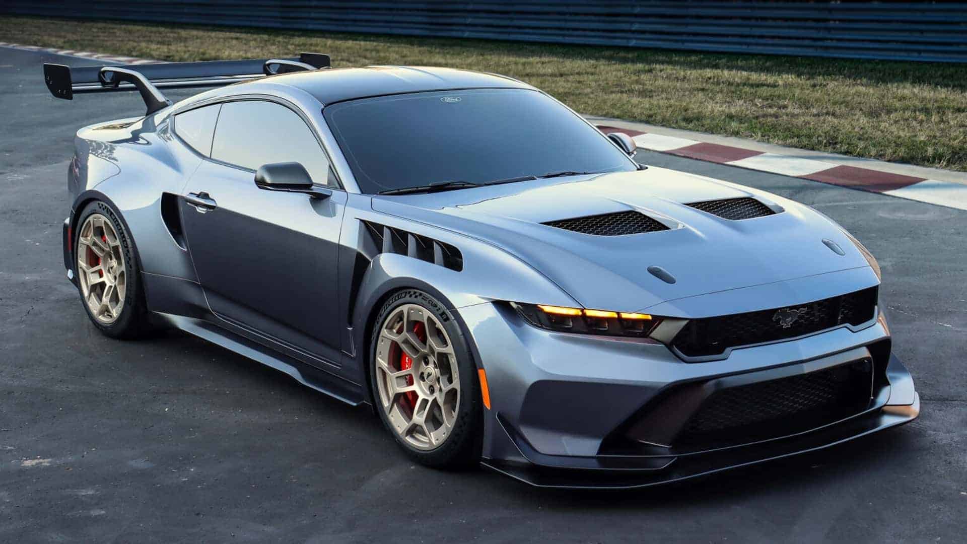 ford-mustang-gtd-on-the-track