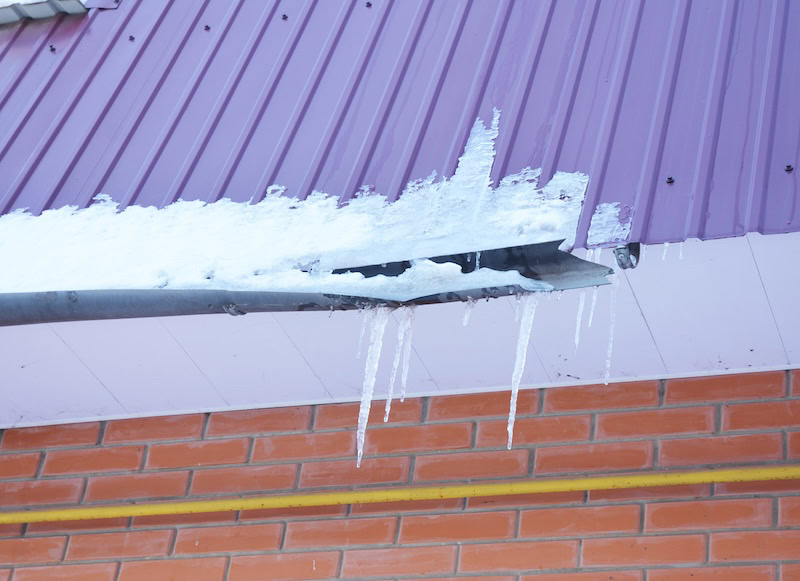 gutter needs replacing - Signs Your Roof Needs Replacement