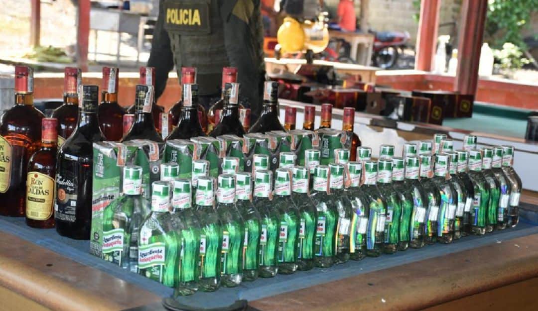 Masiva destrucción de licores y cigarrillos falsificados y de contrabando