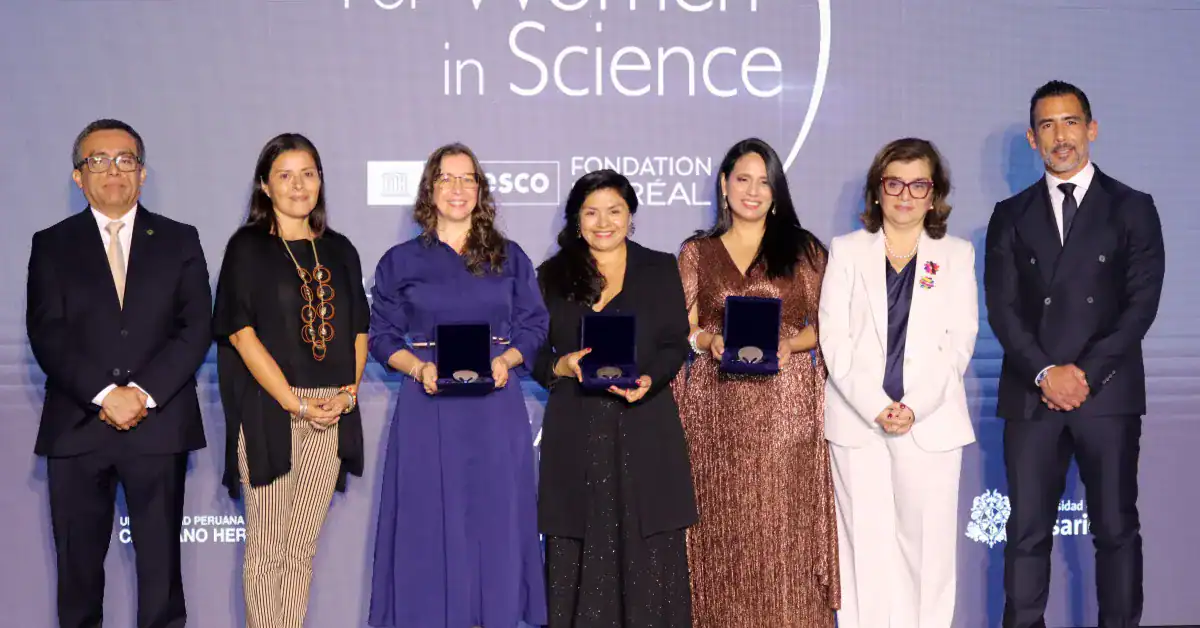 Ainhoa Rubio en la ceremonia regional del premio L’Oréal-UNESCO en Lima