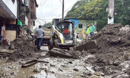 228 familias reciben atención por lluvias en Medellín
