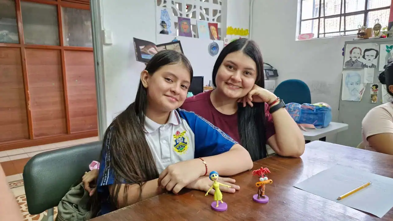 Participantes en un taller de vínculos familiares en Medellín