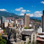Medellín tenía 26.121 viviendas en zonas de riesgo mientras cayó la construcción