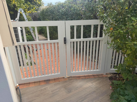 slat-fence-gate