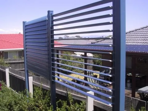 Aluminium louvre privacy screen at a Canberra home