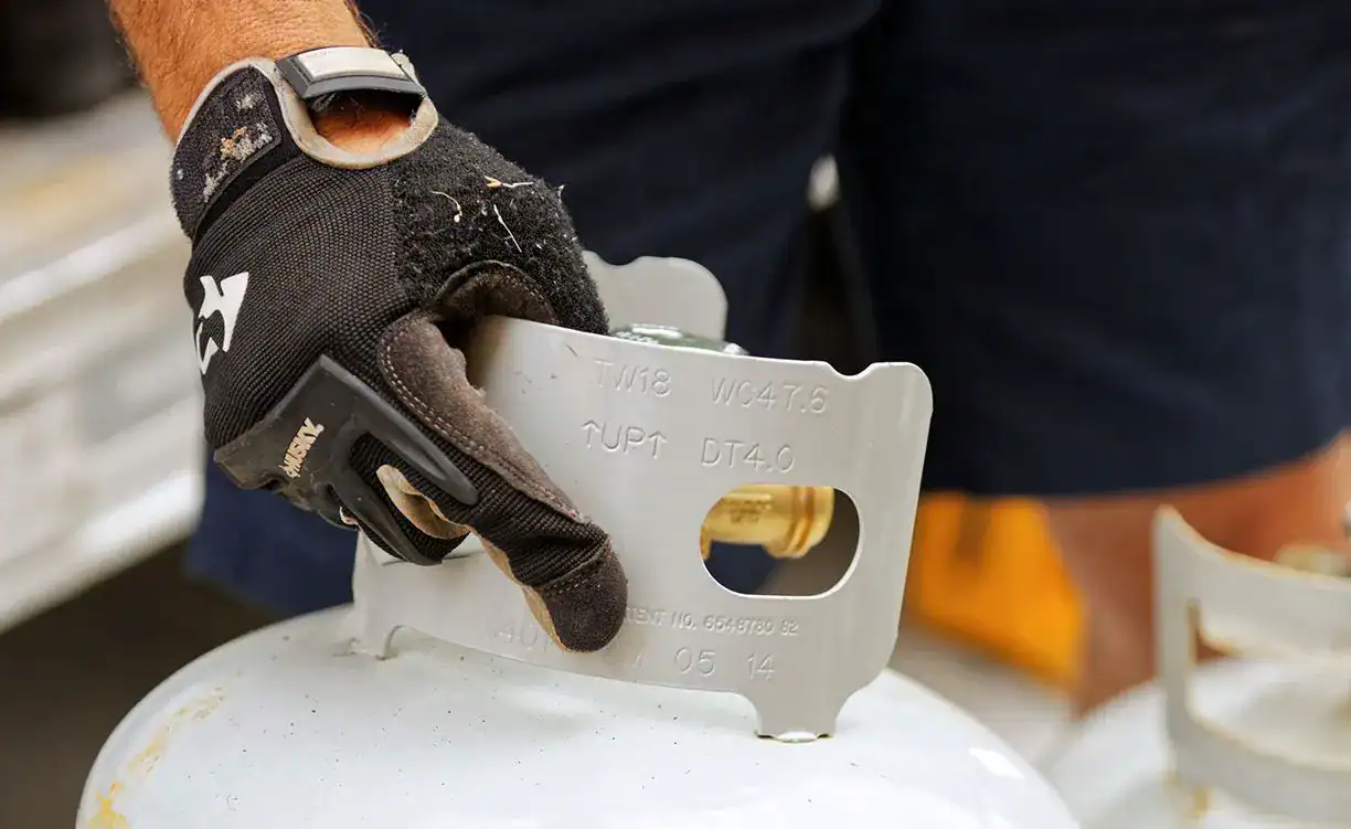 hand carrying propane tank