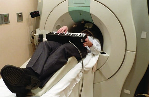 http://oloommagazine.com/Images/Articles/2012/01-02/2012_01_02_28.jpg