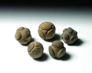 قطع أثرية غامضة