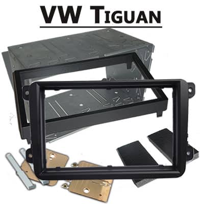 Eingebauter VW Tigaun Autoradio-Adapter mit CAN-B Interface für Fahrzeugmodifikation.