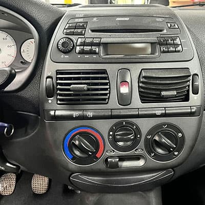 - autoradio-adapter-can-b-automobil-innenraum.