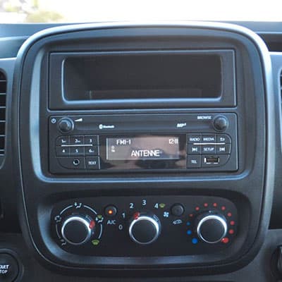 Auto Radio Adapter mit CAN-B für Volkswagen - Einfacher Einbau, klare Tonqualität.