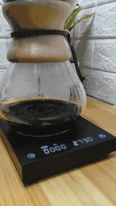 Chemex sitting on the Timemore basic coffee scale 