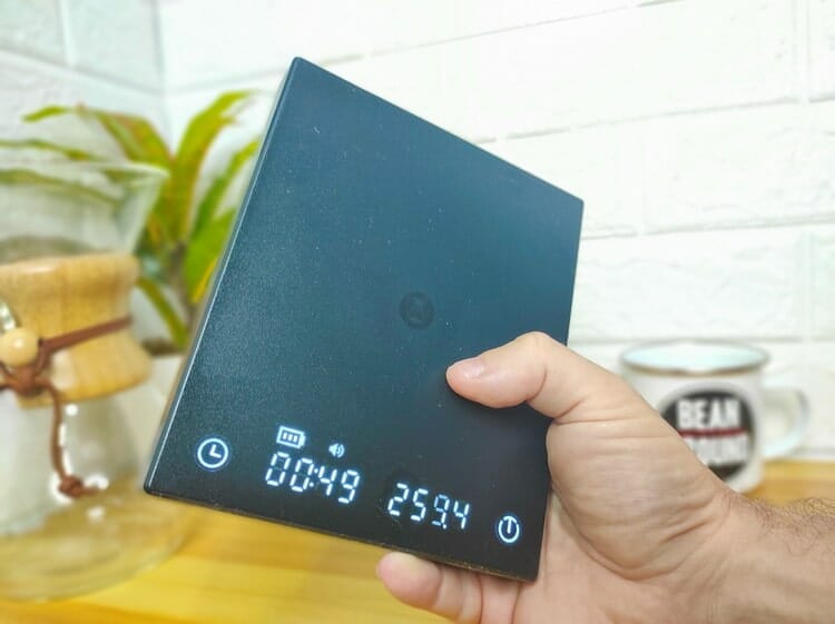 timemore black mirror coffee scale in the hand