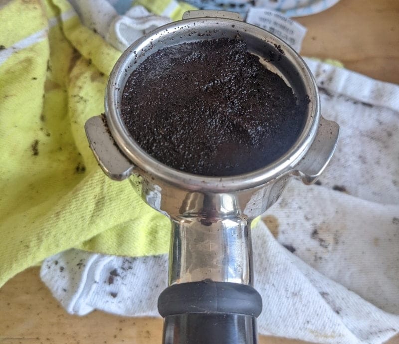 why is my espresso puck watery - espresso wet puck cause a close up image of portafilter 
