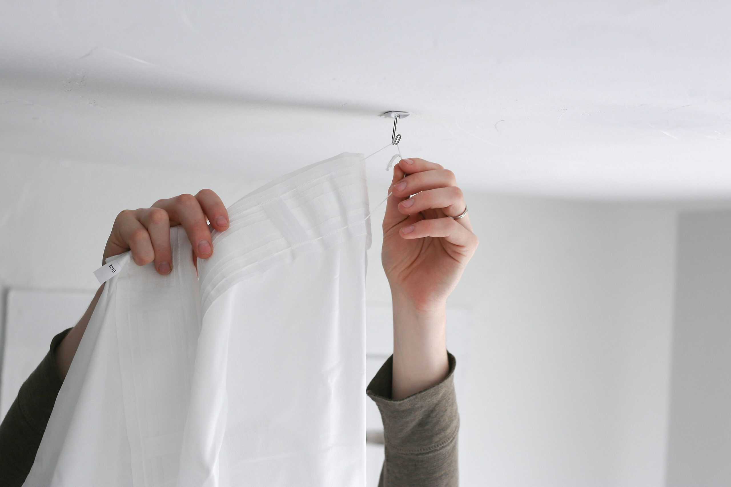 How to Hang Curtains​