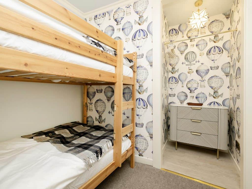 Listed apartment — High Street Apartment, Edinburgh