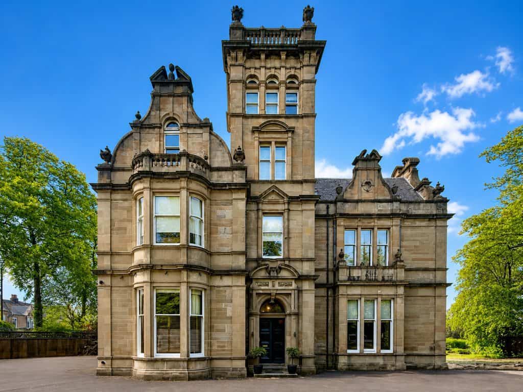Why Glasgow exteriors are their own job