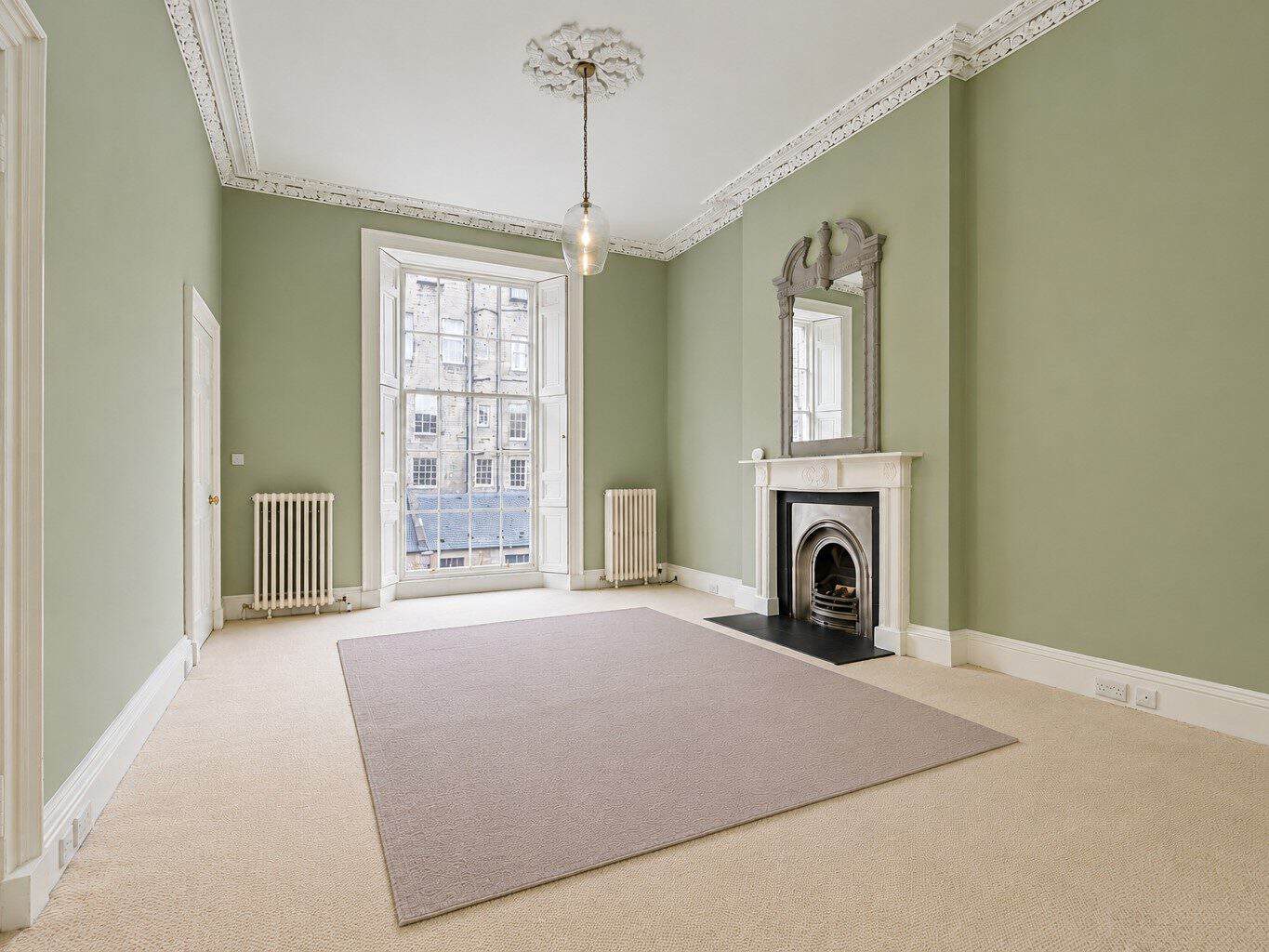 Painting and decorating across Edinburgh's period homes.