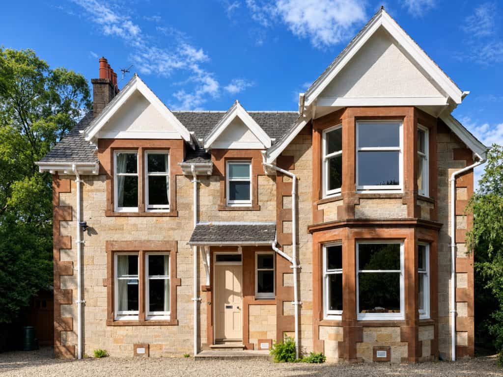 Cathedral stone, villa terraces, easy commute.