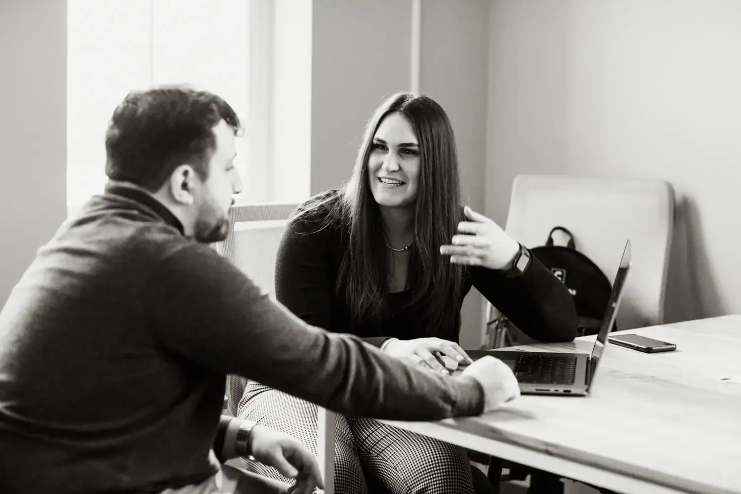 girl and guy sitting, talking about digital marketing