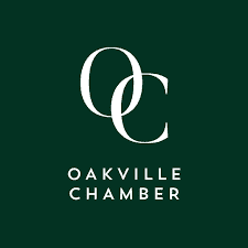 Logo de la Chambre d'Oakville sur fond vert foncé, représentant le soutien aux entreprises locales.