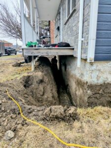Excavation pour drain français sous un balcon