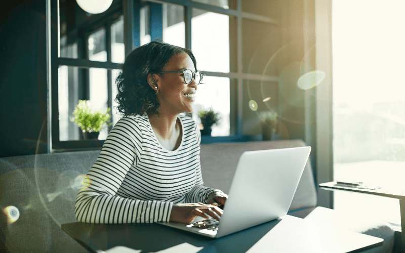 woman online working