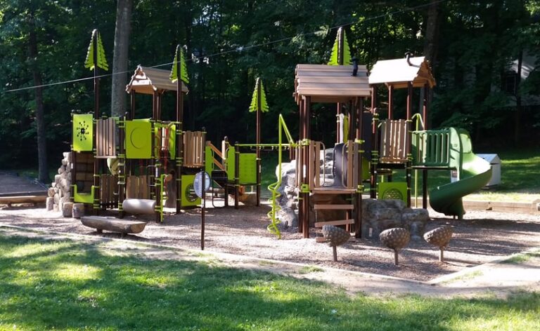 Natural-themed Playground Blends Entertainment and Education