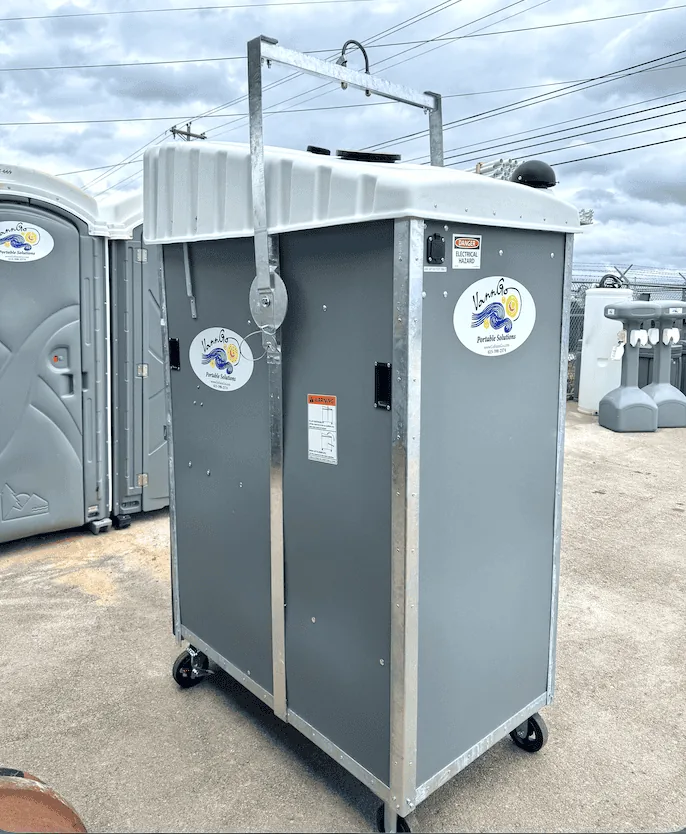 Crane-hoist VannGo porta potty built for high-rise construction