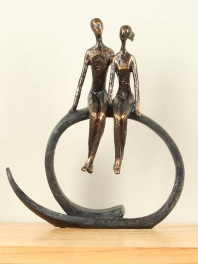Beeld voor binnen – Bronskleurig – Polystone – In beweging – 35x30x12 cm