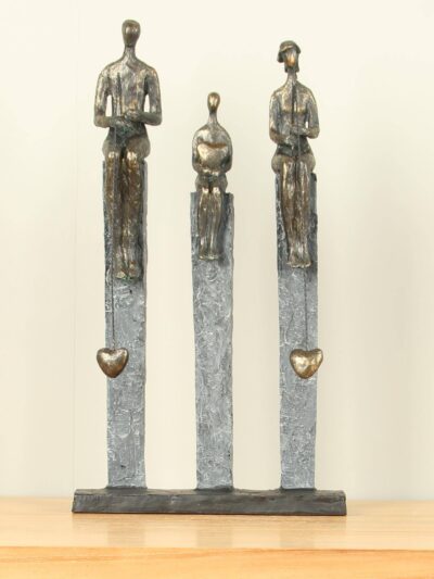 Beeld voor binnen – Bronskleurig – Polystone – Liefde geven – 41x22x9 cm