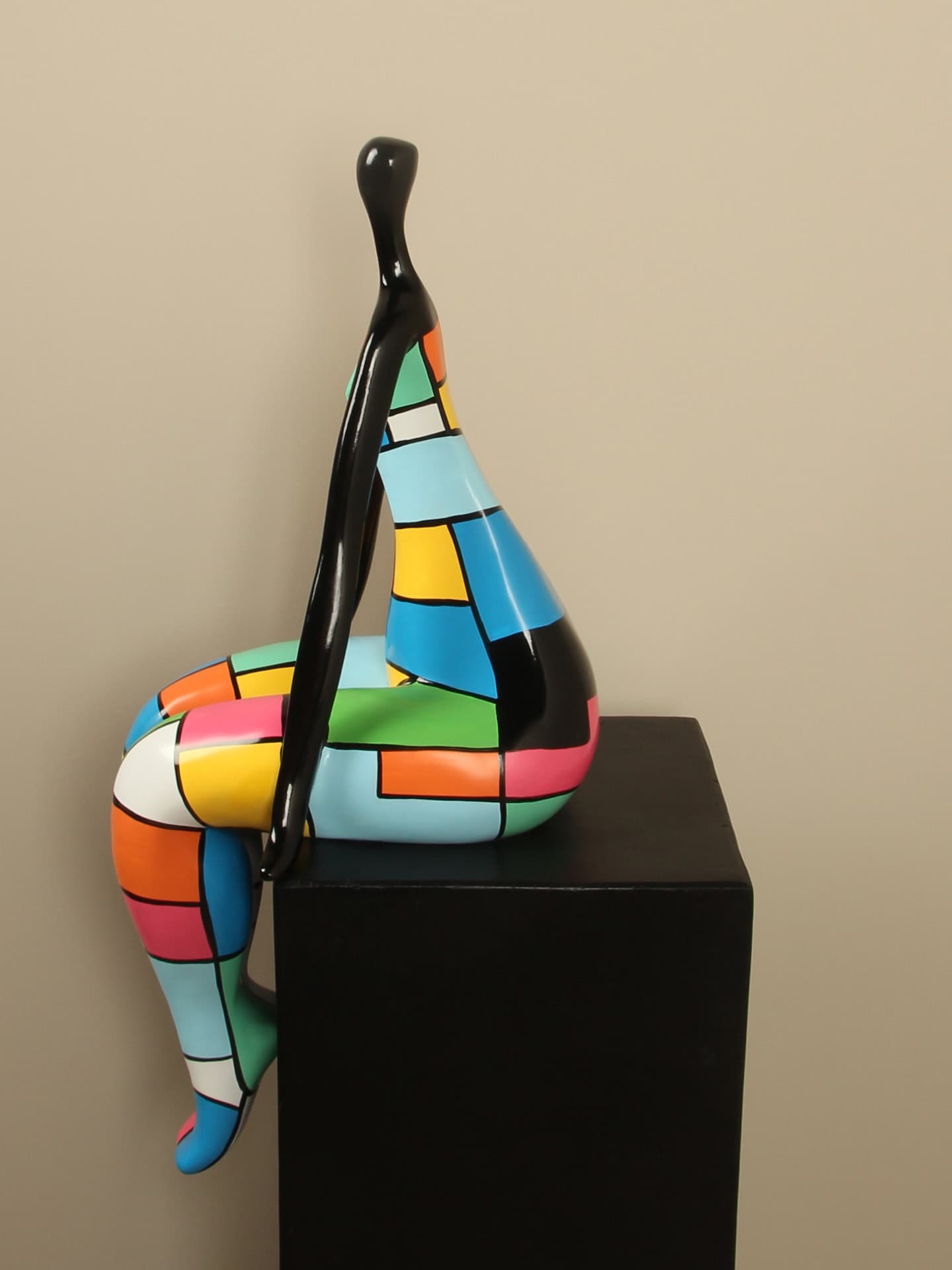 Beeld voor binnen - Multicolor - Kunsthars - Zittende vrouw kleurrijk - 70x31x33 cm - Afbeelding 2