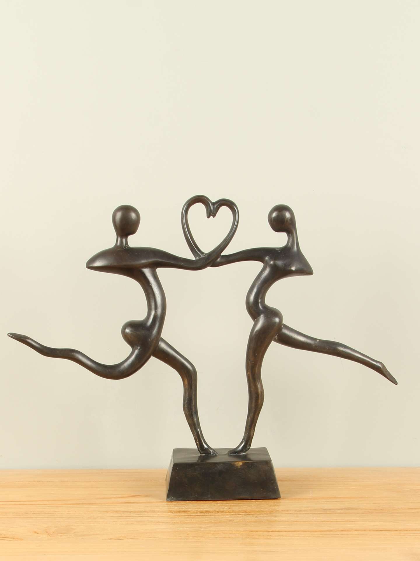 Beeld voor binnen of buiten - Brons - 2 Personen met Hart - 40x54x12 cm - Afbeelding 2