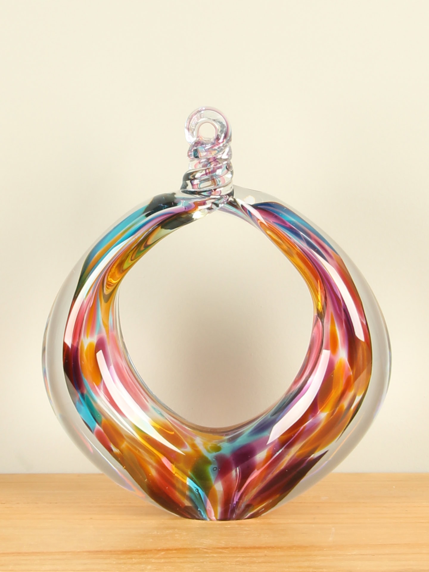 Glassculptuur - Multicolor - Glas - ring met knoop geel/blauw, 28 cm - 28x23x8 cm