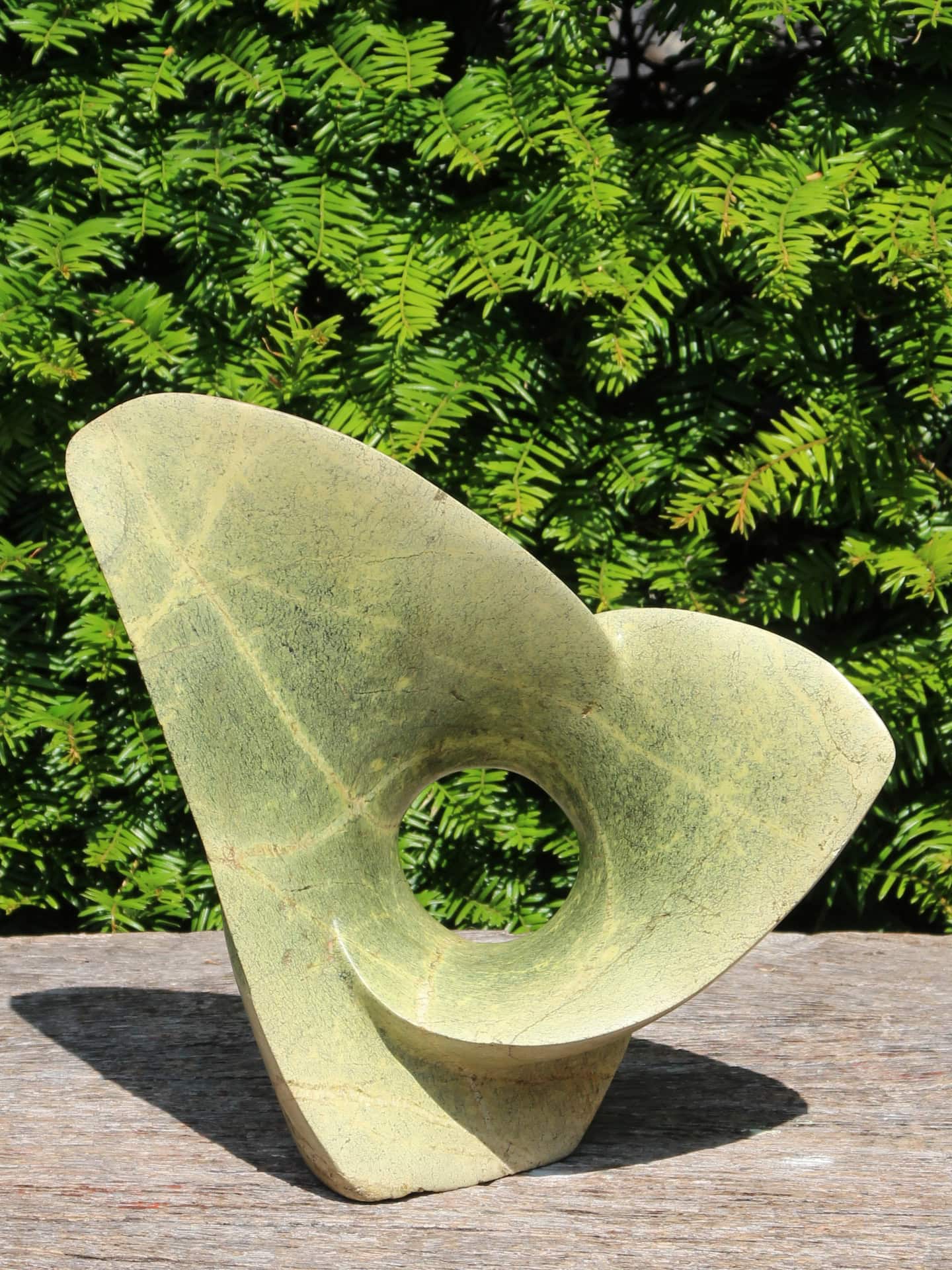 Tuinbeeld - Cheetah jade - Groen - Natuursteen - Art lover - 26x28x10 cm