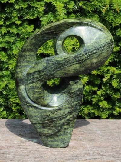 Tuinbeeld – Cheetah jade – Groen – Natuursteen – Close – 40x33x8 cm