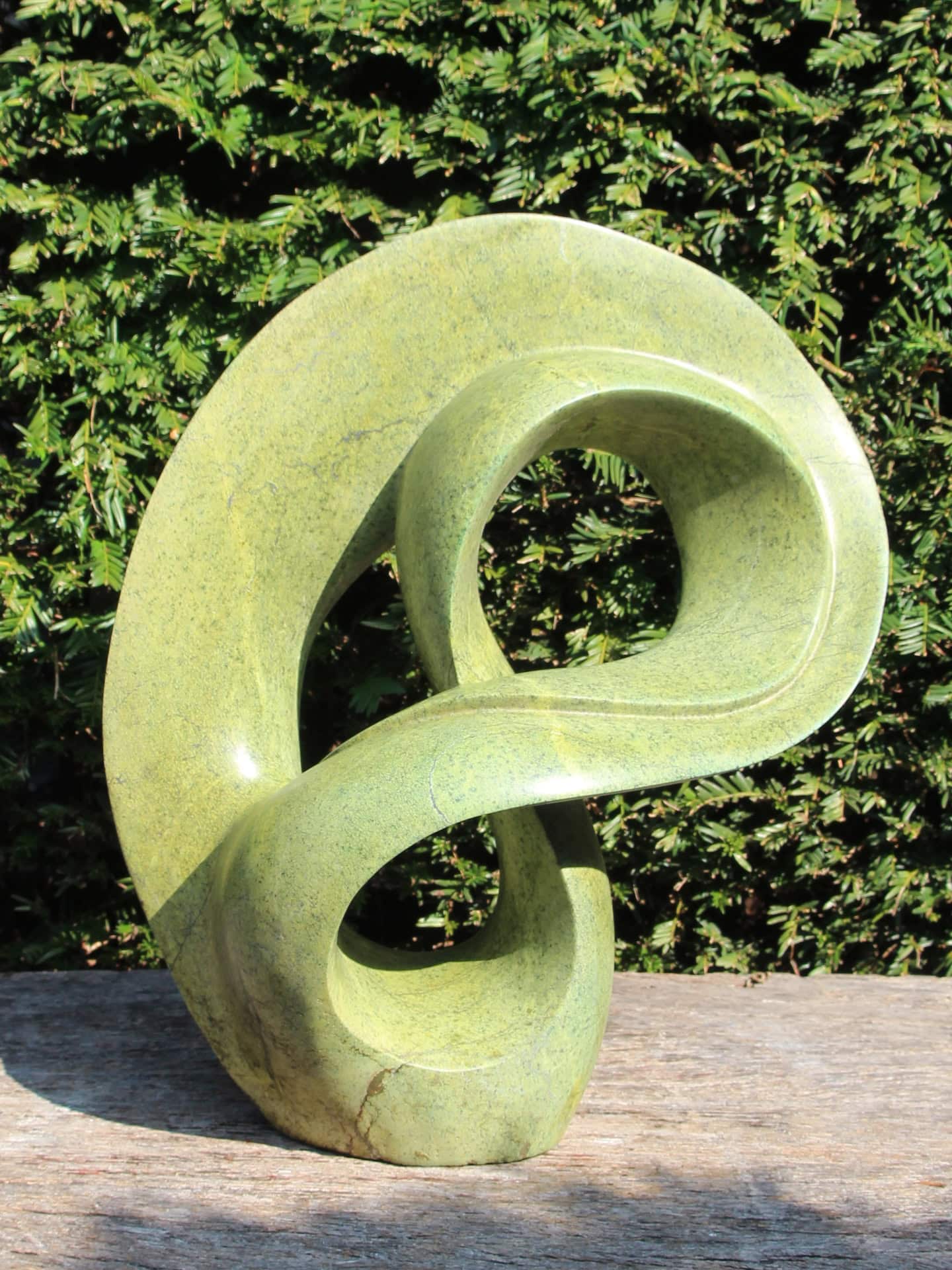 Tuinbeeld - Cheetah jade - Groen - Natuursteen - Connected - 40x34x18 cm